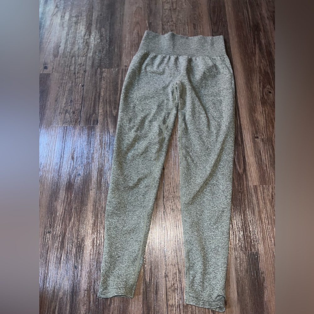 NVGTN butt scrunch leggings